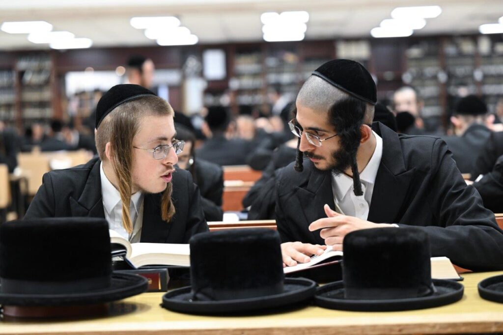 עם שיחה מהאדמו"ר: בישיבות צאנז פתחו את זמן אלול עם שיחה מהאדמו"ר: בישיבות צאנז פתחו את זמן אלול