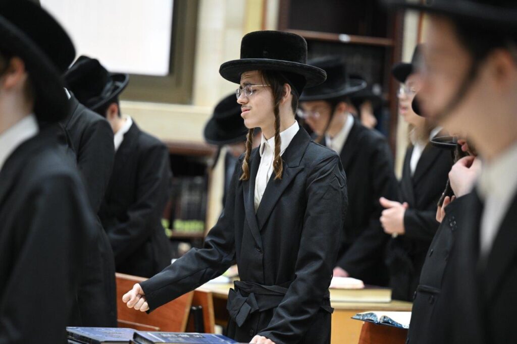 עם שיחה מהאדמו"ר: בישיבות צאנז פתחו את זמן אלול עם שיחה מהאדמו"ר: בישיבות צאנז פתחו את זמן אלול