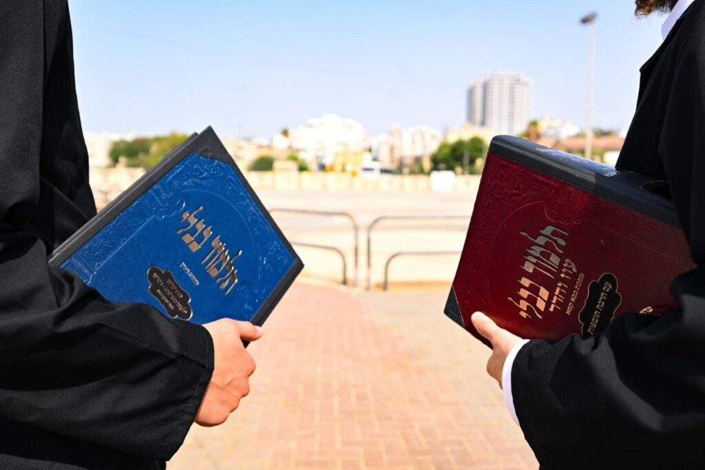 עם שיחה מהאדמו"ר: בישיבות צאנז פתחו את זמן אלול עם שיחה מהאדמו"ר: בישיבות צאנז פתחו את זמן אלול