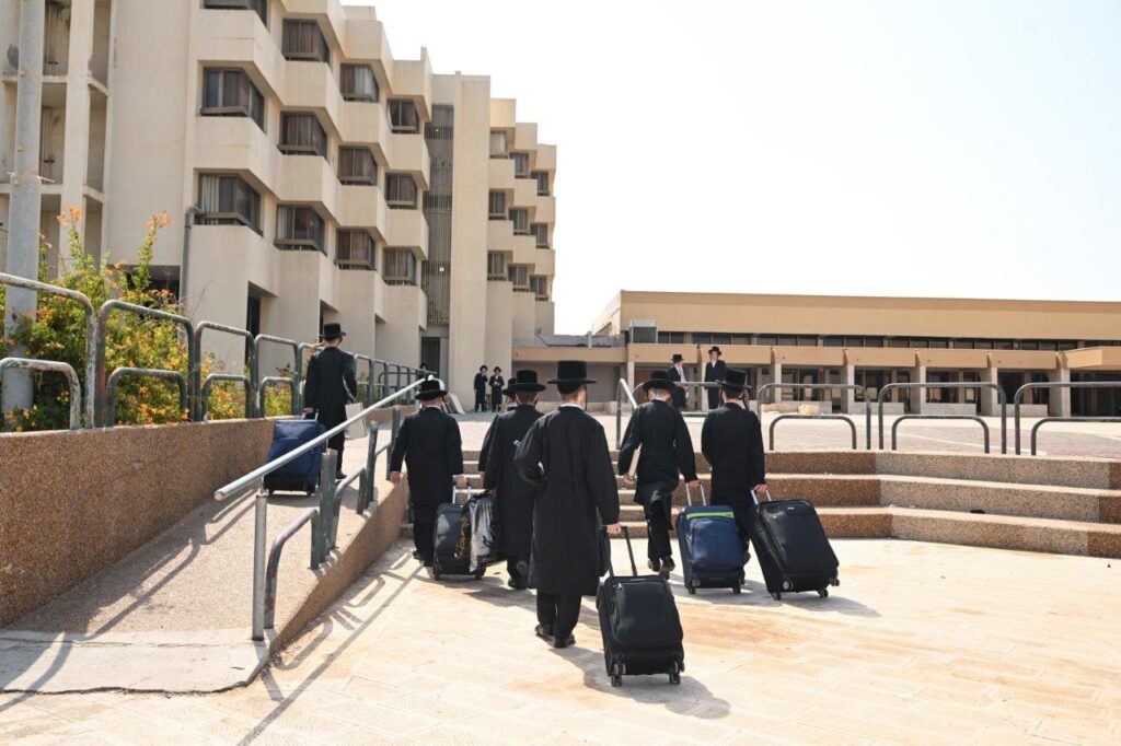 עם שיחה מהאדמו"ר: בישיבות צאנז פתחו את זמן אלול עם שיחה מהאדמו"ר: בישיבות צאנז פתחו את זמן אלול