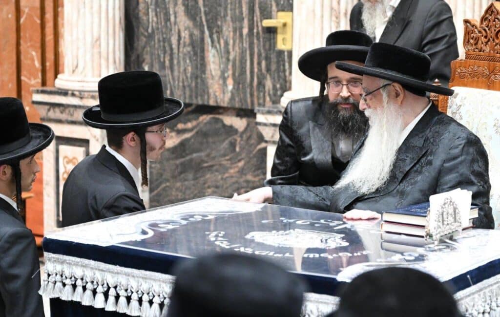 עם שיחה מהאדמו"ר: בישיבות צאנז פתחו את זמן אלול עם שיחה מהאדמו"ר: בישיבות צאנז פתחו את זמן אלול