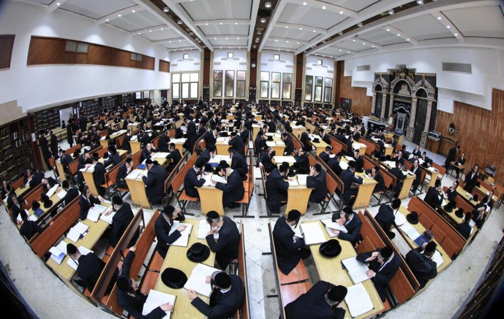 עם שיחה מהאדמו"ר: בישיבות צאנז פתחו את זמן אלול עם שיחה מהאדמו"ר: בישיבות צאנז פתחו את זמן אלול