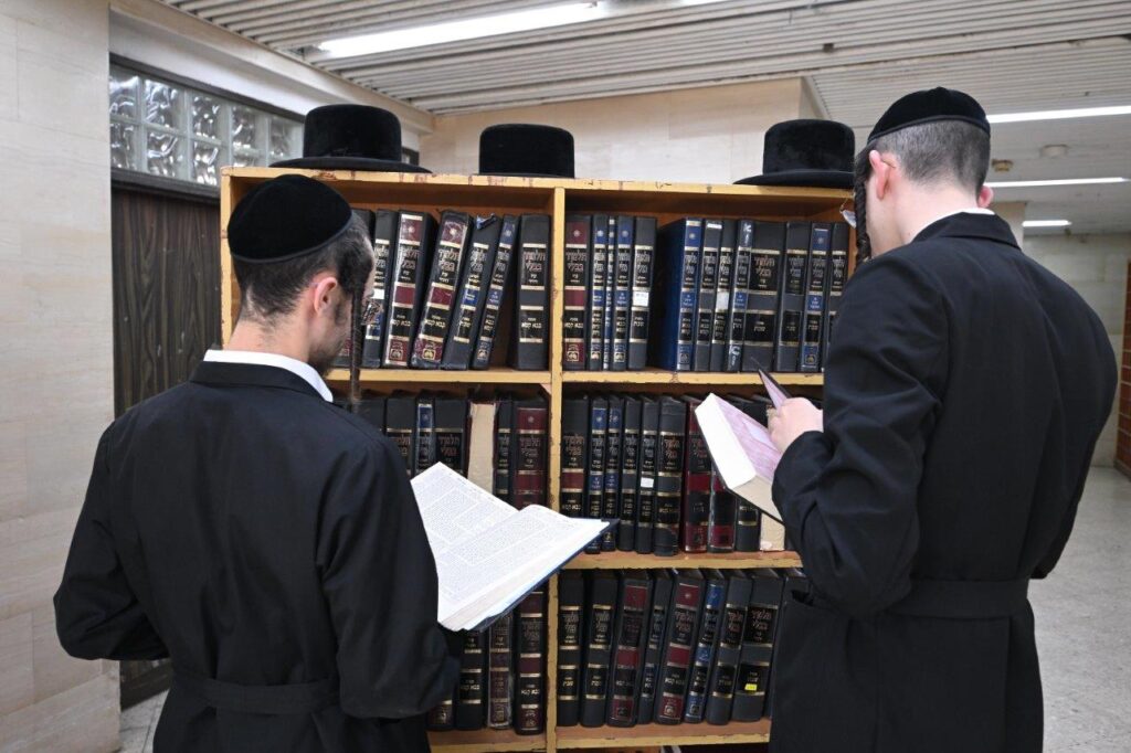 עם שיחה מהאדמו"ר: בישיבות צאנז פתחו את זמן אלול עם שיחה מהאדמו"ר: בישיבות צאנז פתחו את זמן אלול