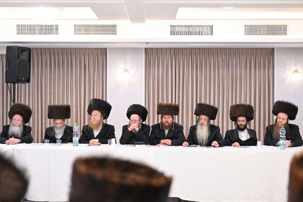 האדמו"ר מצאנז זימן לכנס דחוף את רבני ודייני החסידות
