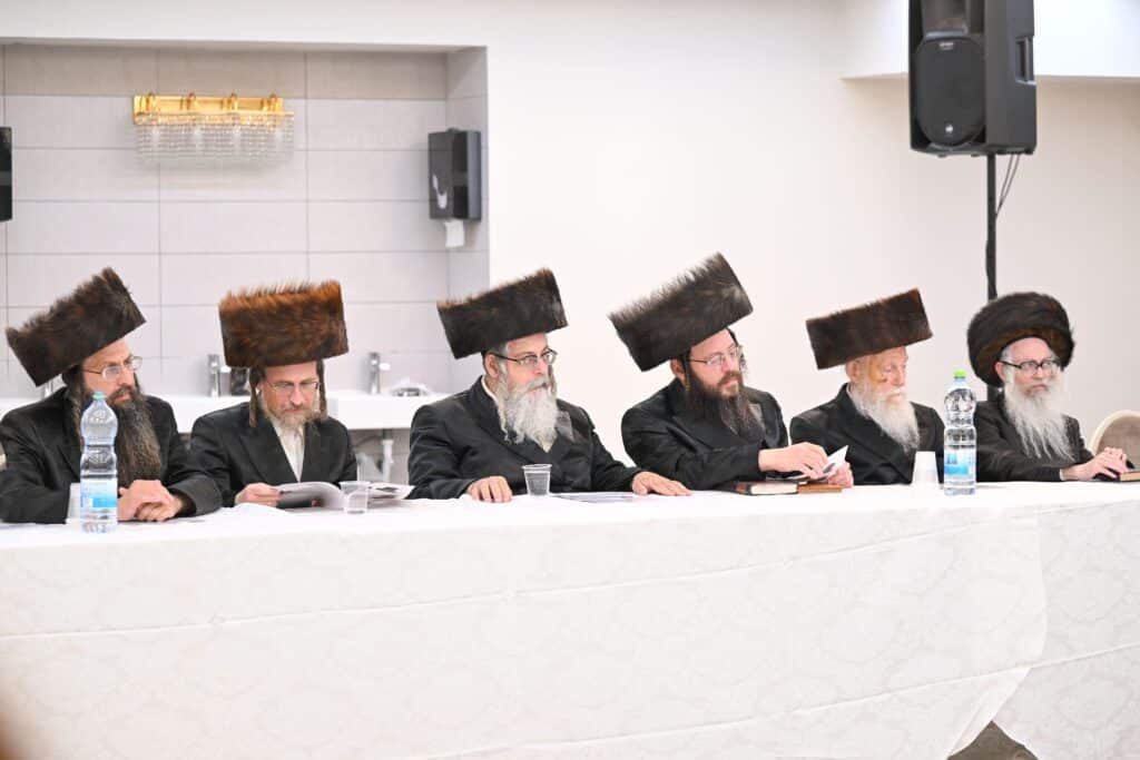 האדמו"ר מצאנז זימן לכנס דחוף את רבני ודייני החסידות