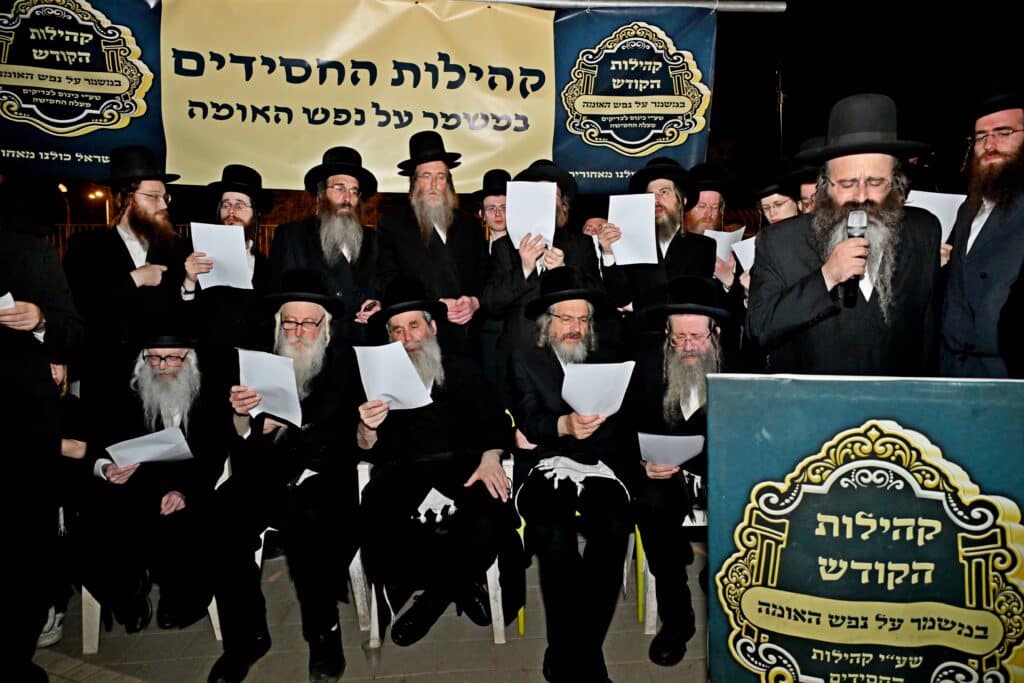 לאחר המעצרים: מחאת החסידים בשערי כלא 10 נמשכת