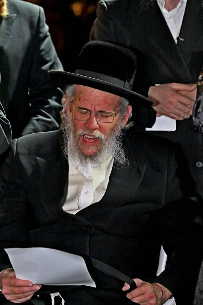 לאחר המעצרים: מחאת החסידים בשערי כלא 10 נמשכת