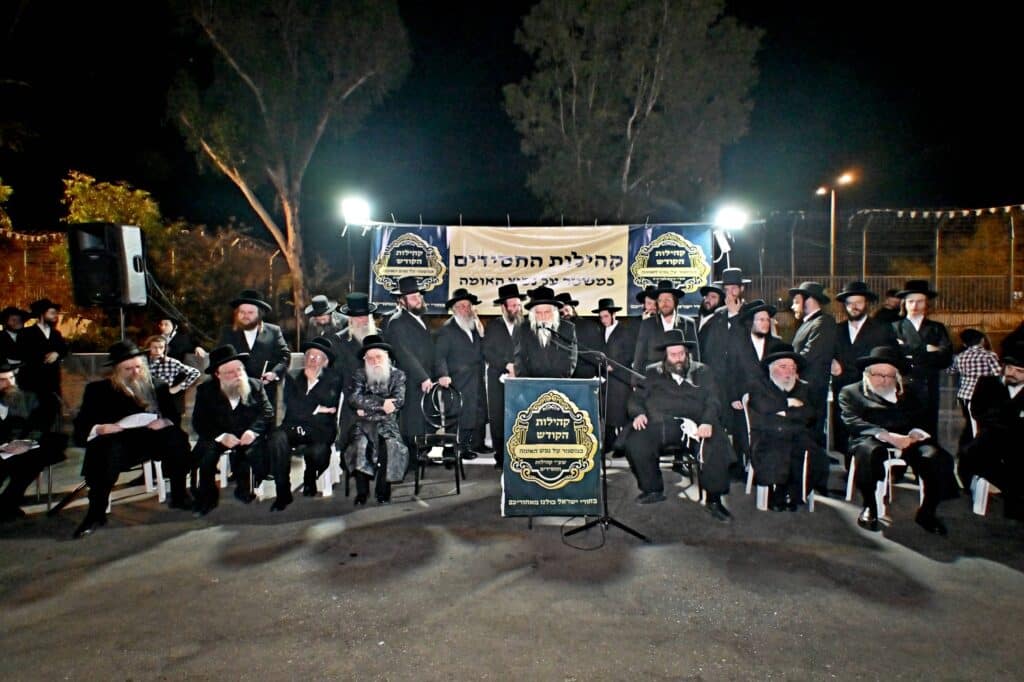 לאחר המעצרים: מחאת החסידים בשערי כלא 10 נמשכת