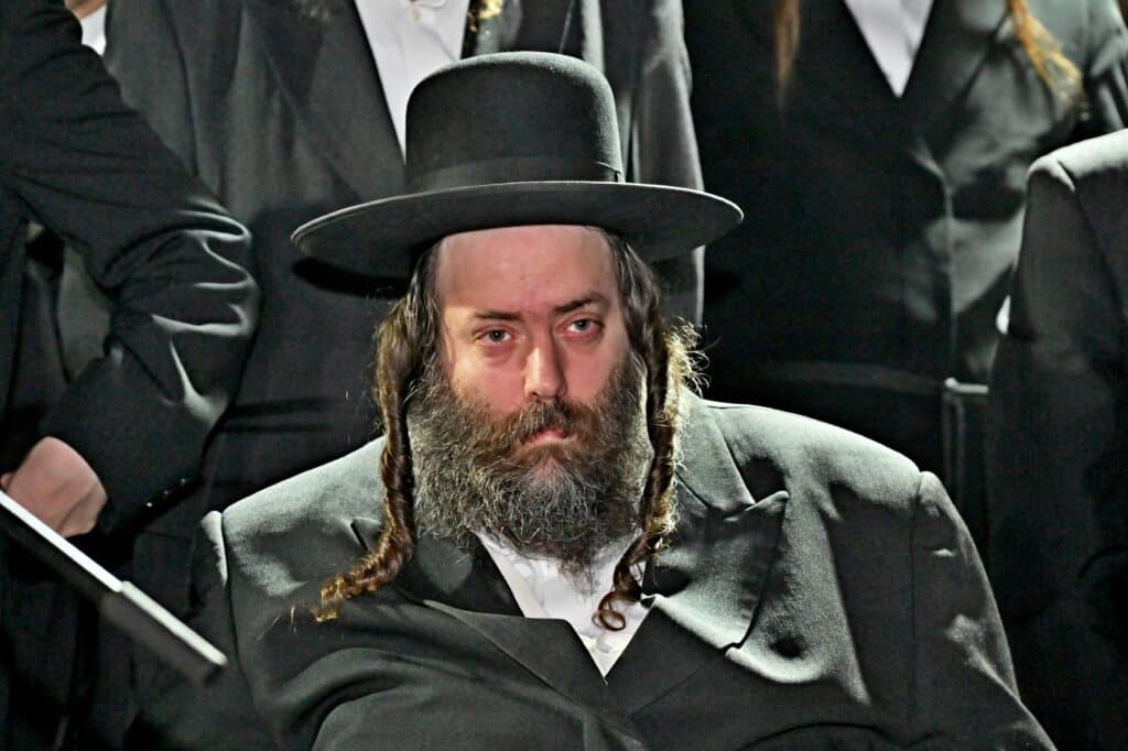 לאחר המעצרים: מחאת החסידים בשערי כלא 10 נמשכת