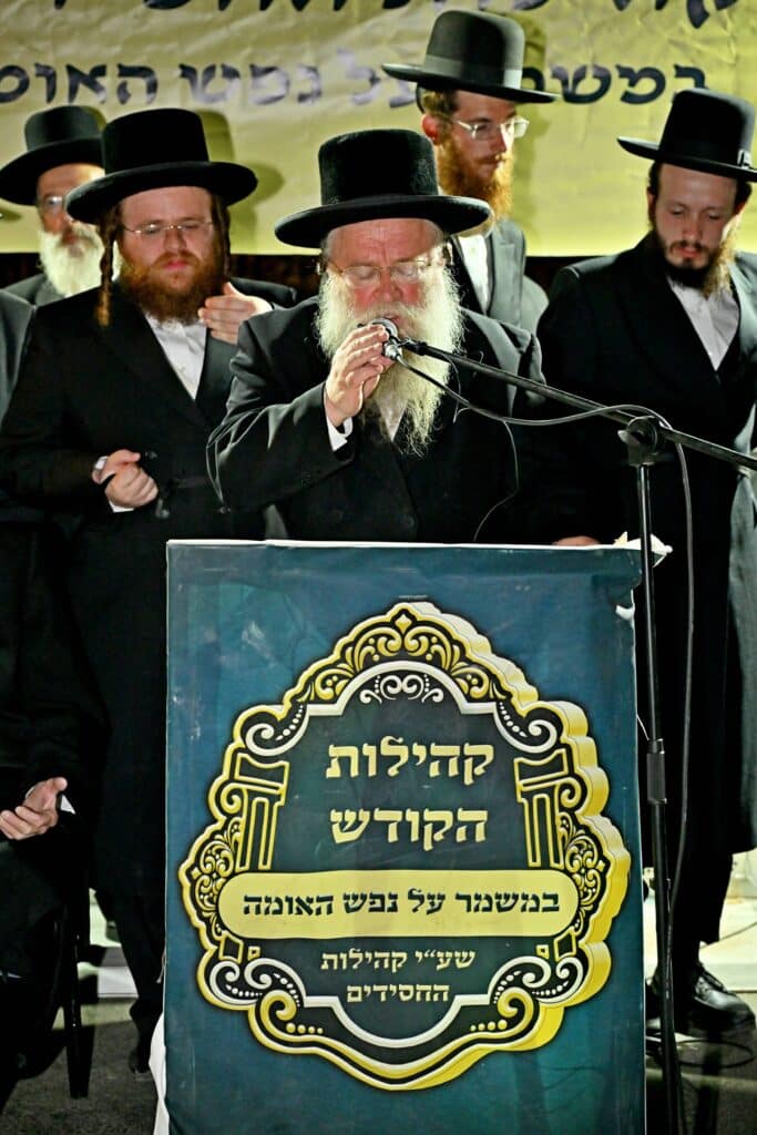 לאחר המעצרים: מחאת החסידים בשערי כלא 10 נמשכת