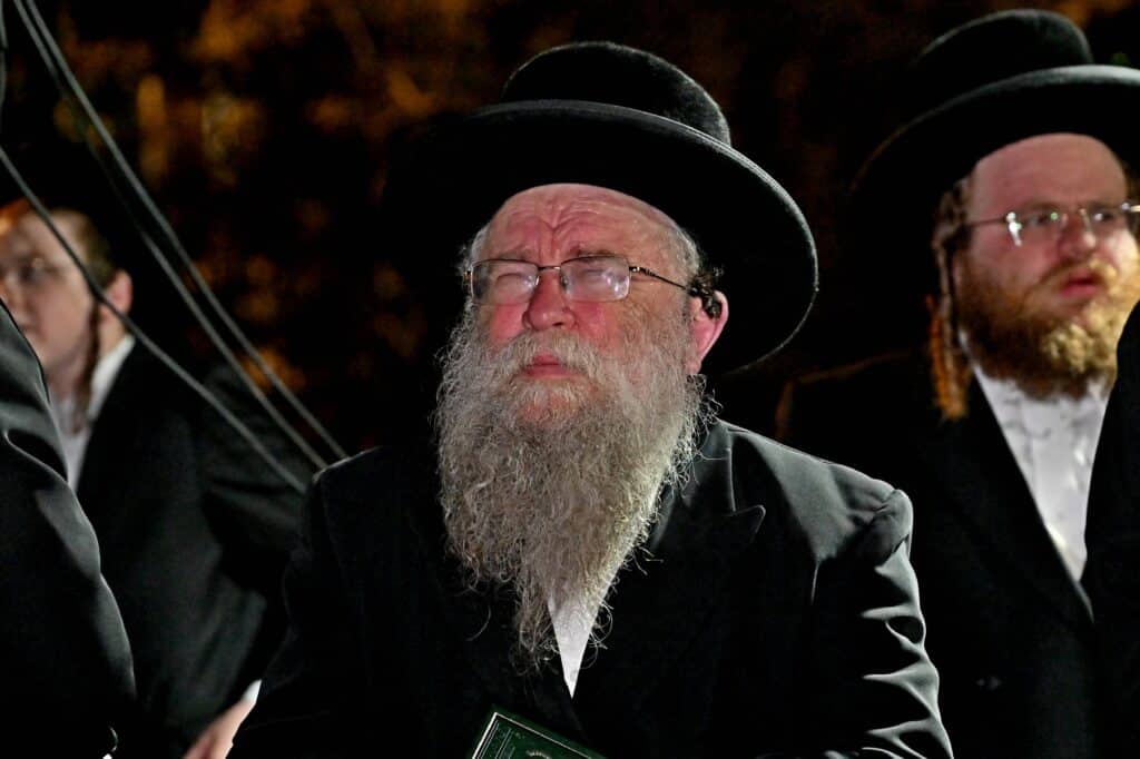 לאחר המעצרים: מחאת החסידים בשערי כלא 10 נמשכת