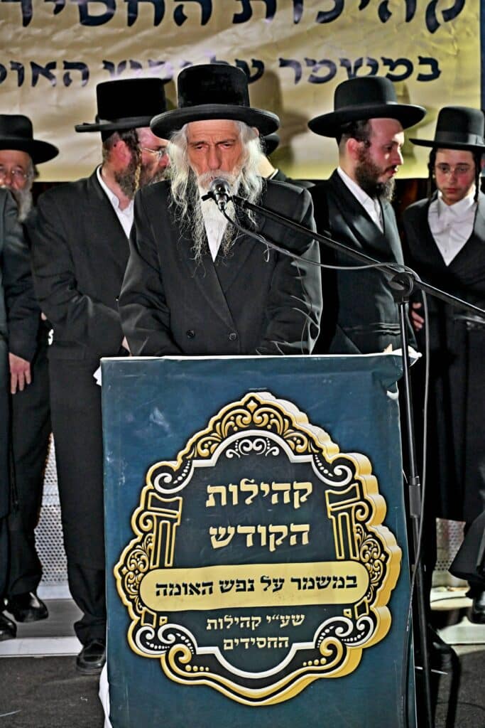 לאחר המעצרים: מחאת החסידים בשערי כלא 10 נמשכת