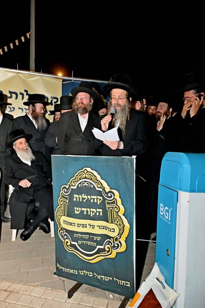 לאחר המעצרים: מחאת החסידים בשערי כלא 10 נמשכת