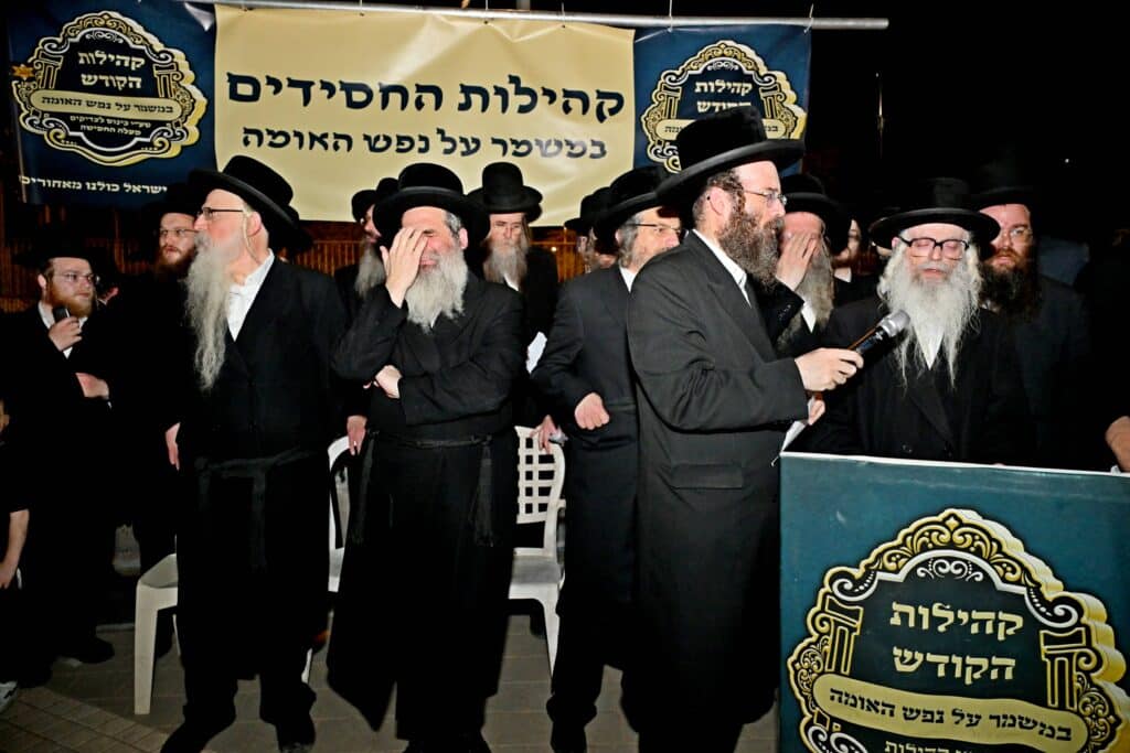 לאחר המעצרים: מחאת החסידים בשערי כלא 10 נמשכת