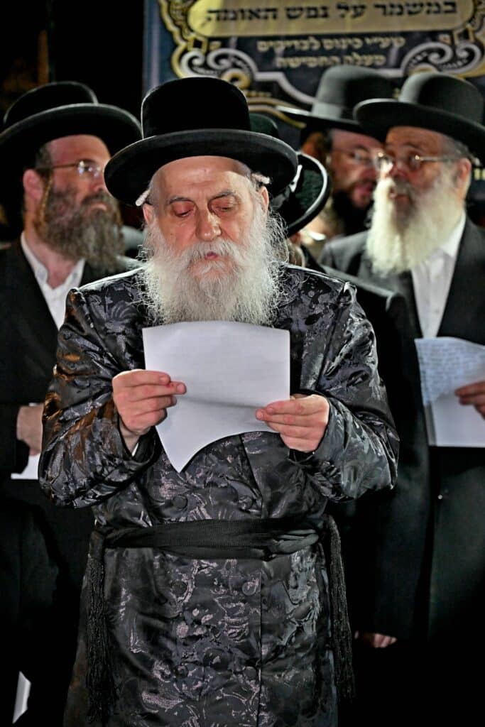 לאחר המעצרים: מחאת החסידים בשערי כלא 10 נמשכת