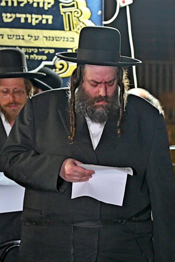 לאחר המעצרים: מחאת החסידים בשערי כלא 10 נמשכת