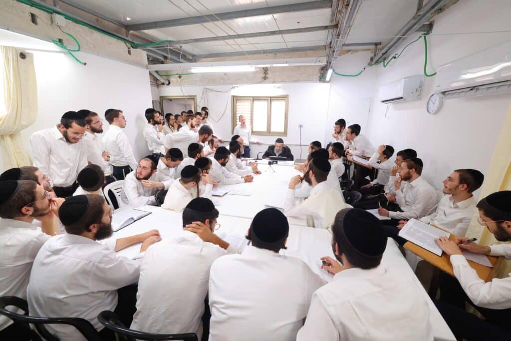 גלריה מיוחדת: מאות בחורים פתחו את זמן אלול בסלבודקא