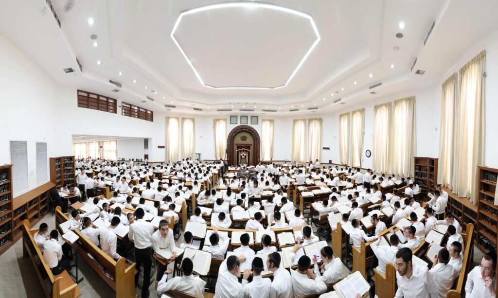 גלריה מיוחדת: מאות בחורים פתחו את זמן אלול בסלבודקא