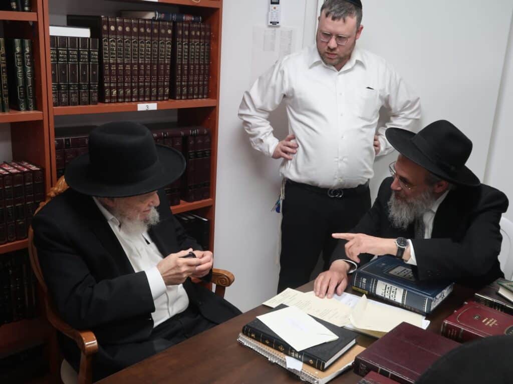 מעמד הנחת אבן הפינה בקהילת בני הישיבות בשכונה המתחרדת