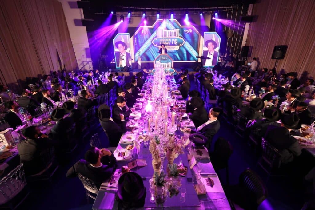 מעמד הנחת אבן הפינה בקהילת בני הישיבות בשכונה המתחרדת