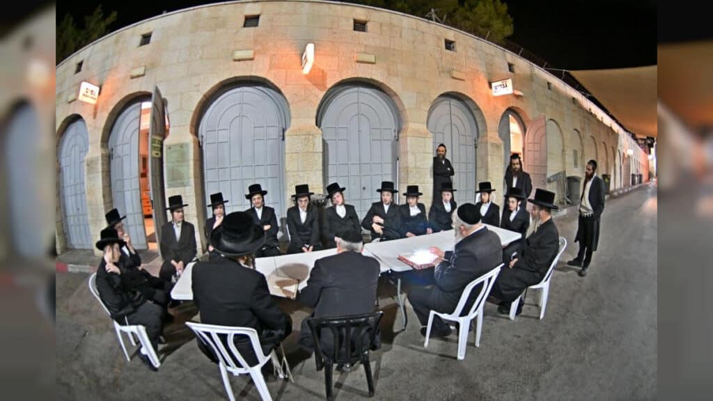 בחצות הלילה קבר רחל התמלא אור תורה וחסידות