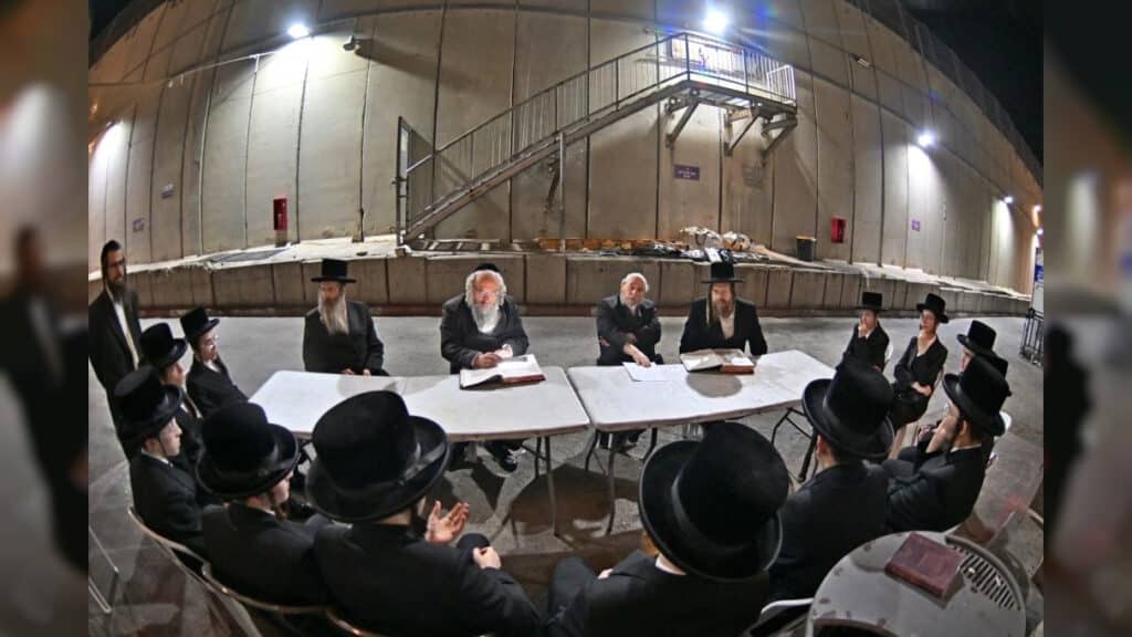 בחצות הלילה קבר רחל התמלא אור תורה וחסידות