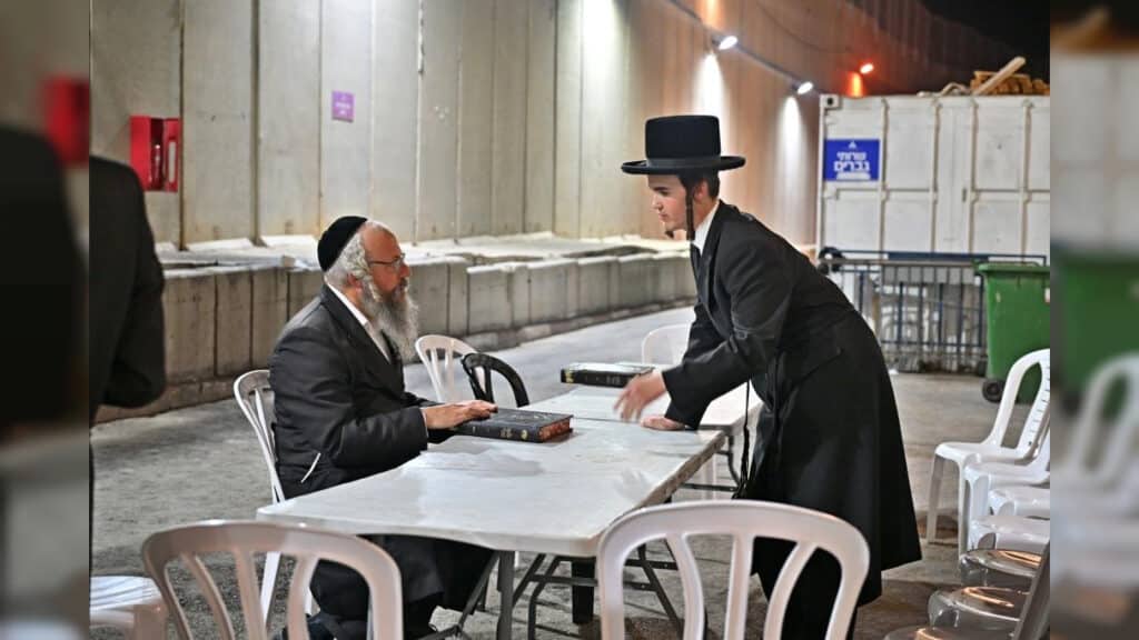 בחצות הלילה קבר רחל התמלא אור תורה וחסידות