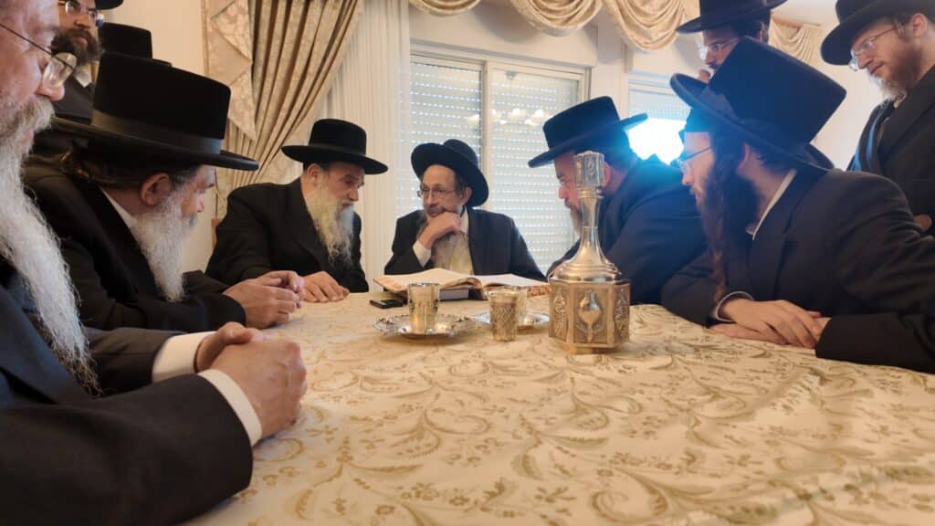 האדמו"ר העניק לאדמו"ר מתולדות יהודה סטוטשין את הזוהר החדש