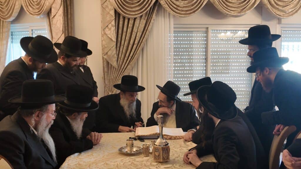 האדמו"ר העניק לאדמו"ר מתולדות יהודה סטוטשין את הזוהר החדש