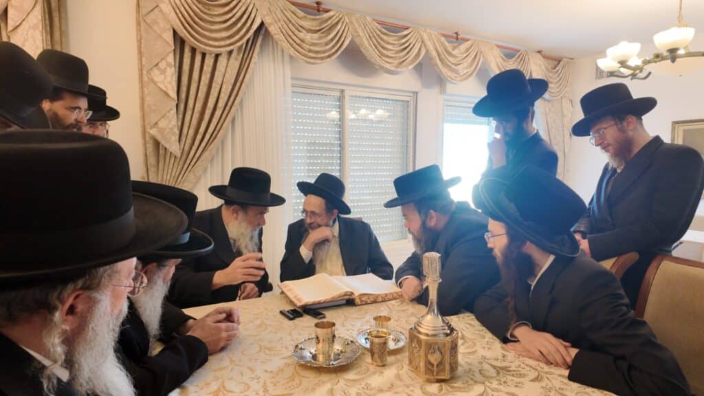 האדמו"ר העניק לאדמו"ר מתולדות יהודה סטוטשין את הזוהר החדש