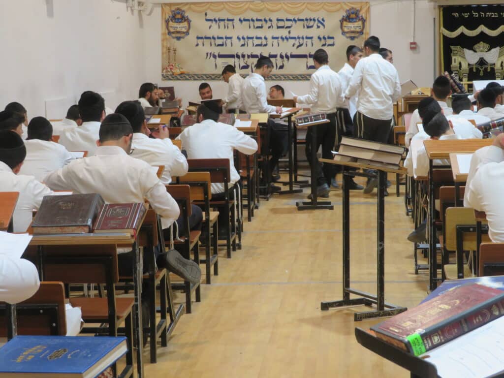 בני הקיבוץ של ישיבת 'באר התלמוד' שימשו כ'מיישיבים'