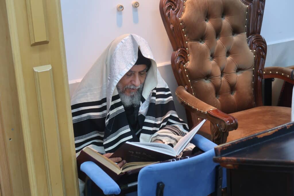 אמירת הקינות אצל הגאון הרב יצחק רצאבי רו"מ פעולת צדיק