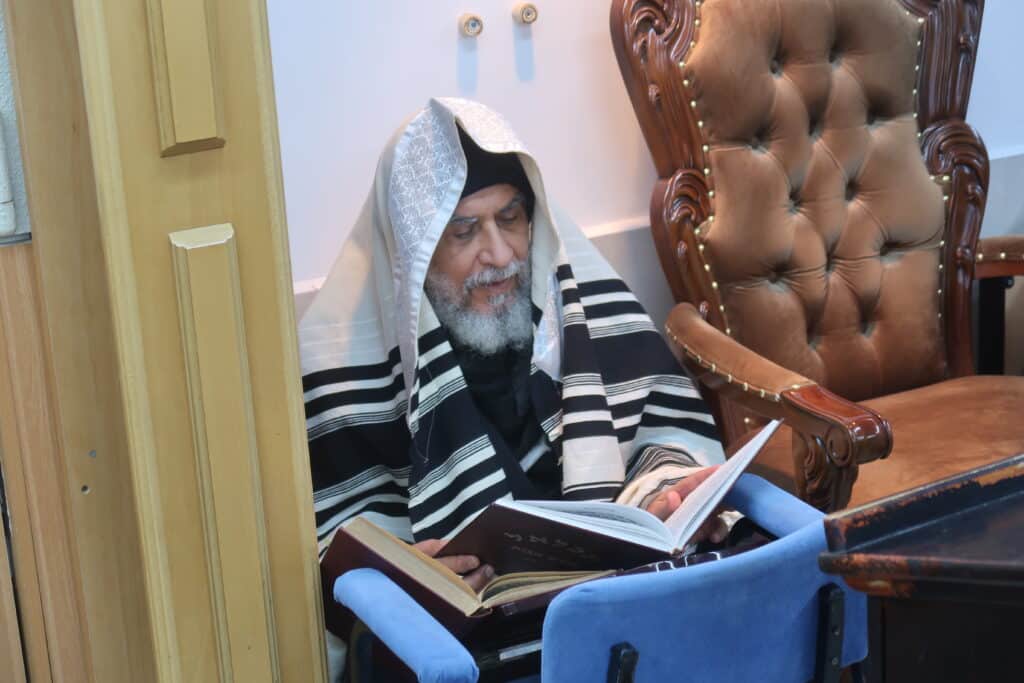 אמירת הקינות אצל הגאון הרב יצחק רצאבי רו"מ פעולת צדיק