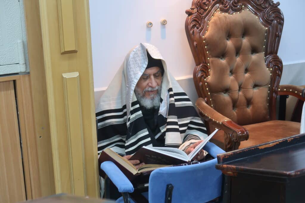 אמירת הקינות אצל הגאון הרב יצחק רצאבי רו"מ פעולת צדיק