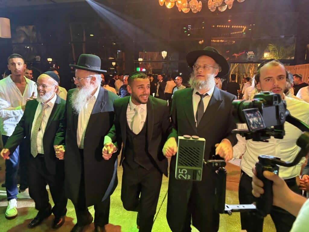 רבנים ואישי ציבור בשמחת נישואי בת הדיין הג"ר ראובן נאקר