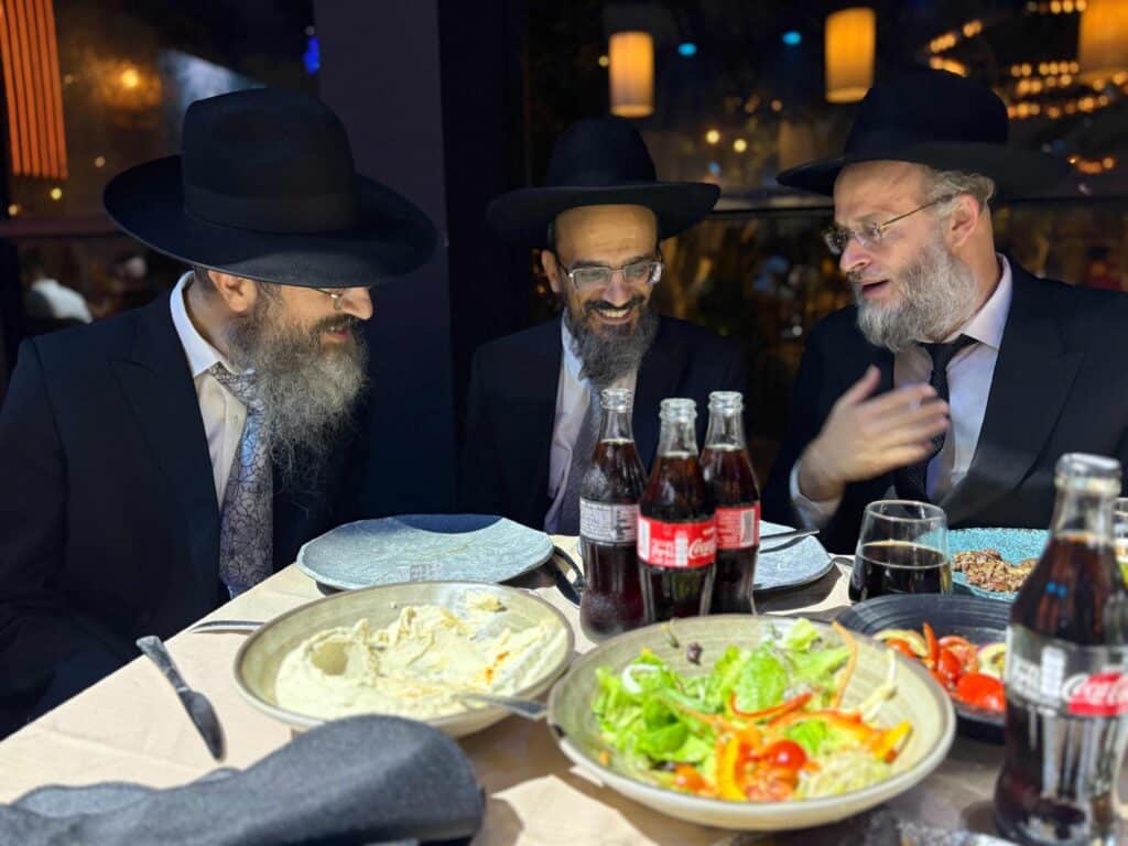 רבנים ואישי ציבור בשמחת נישואי בת הדיין הג"ר ראובן נאקר