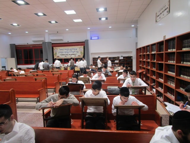 בני הקיבוץ של ישיבת 'באר התלמוד' שימשו כ'מיישיבים'