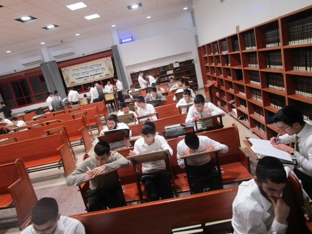 בני הקיבוץ של ישיבת 'באר התלמוד' שימשו כ'מיישיבים'
