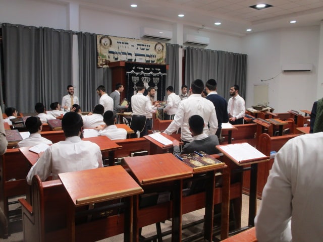 בני הקיבוץ של ישיבת 'באר התלמוד' שימשו כ'מיישיבים'