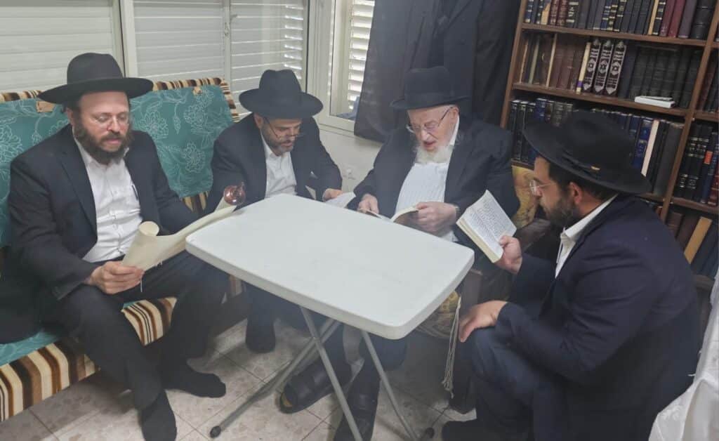 "זקנים משער שבתו": מראות תשעה באב בעולם היהודי