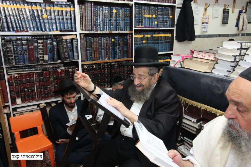 "זקנים משער שבתו": מראות תשעה באב בעולם היהודי