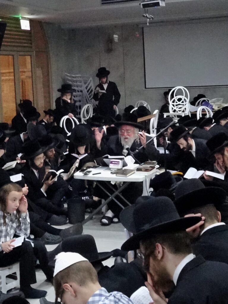 "זקנים משער שבתו": מראות תשעה באב בעולם היהודי