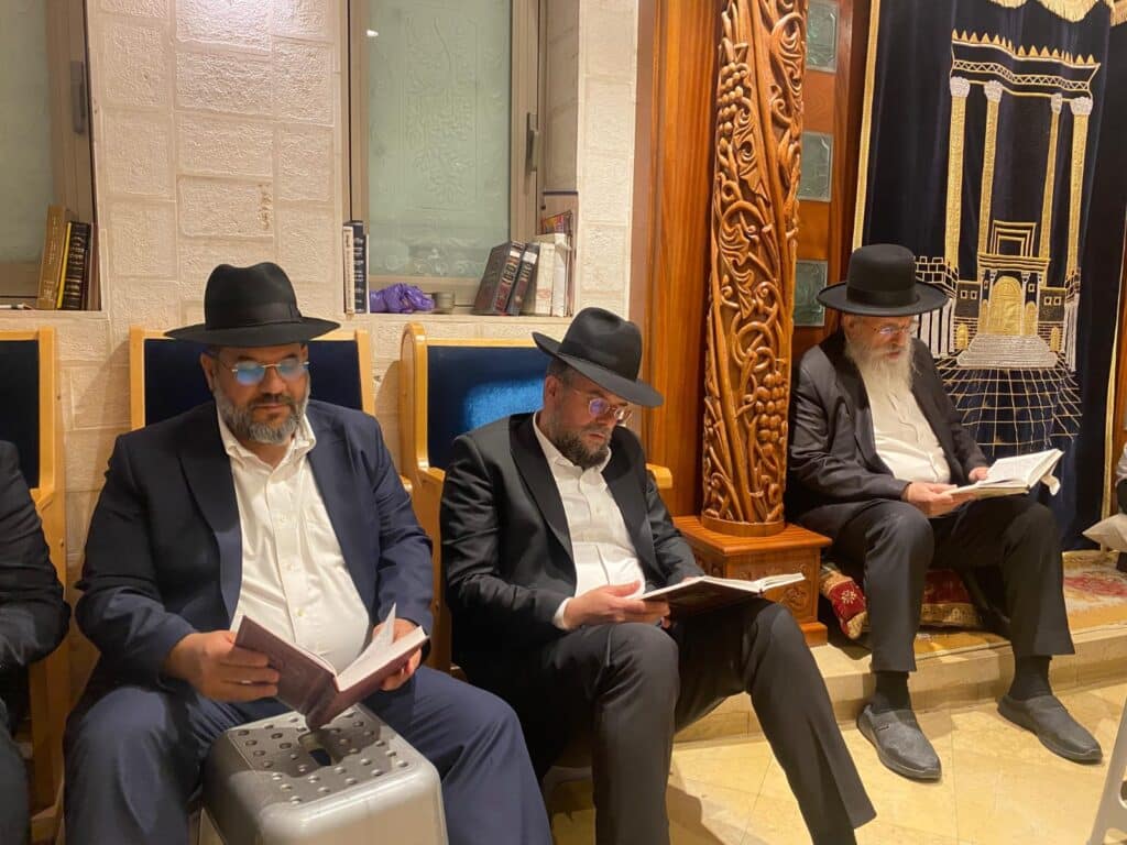 "זקנים משער שבתו": מראות תשעה באב בעולם היהודי