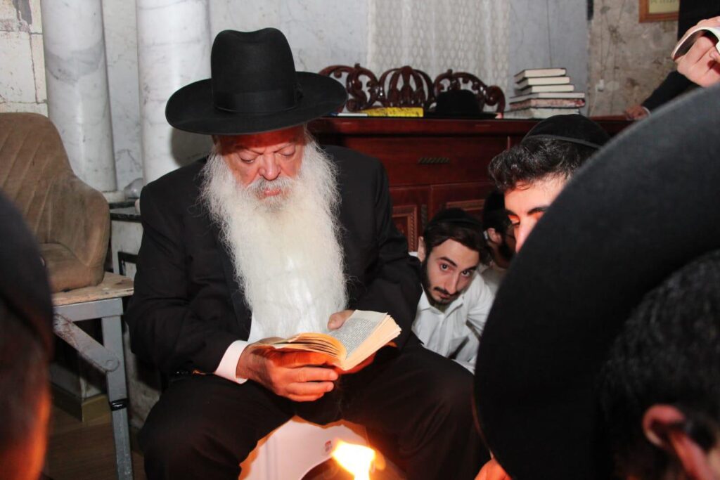 "זקנים משער שבתו": מראות תשעה באב בעולם היהודי