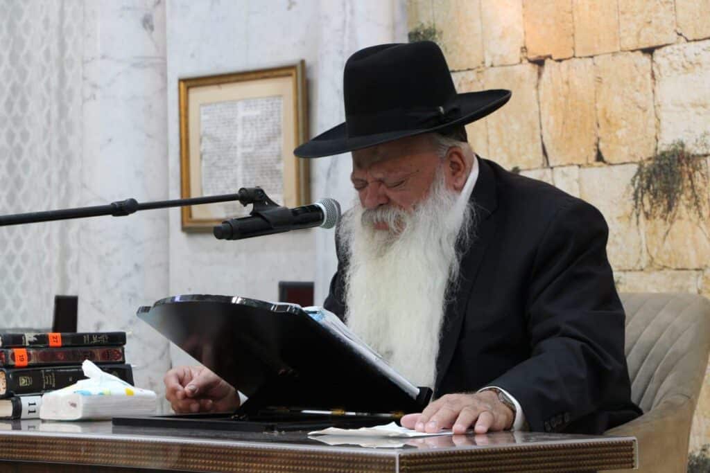 "זקנים משער שבתו": מראות תשעה באב בעולם היהודי