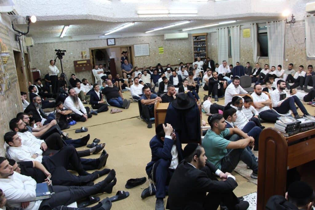 "זקנים משער שבתו": מראות תשעה באב בעולם היהודי