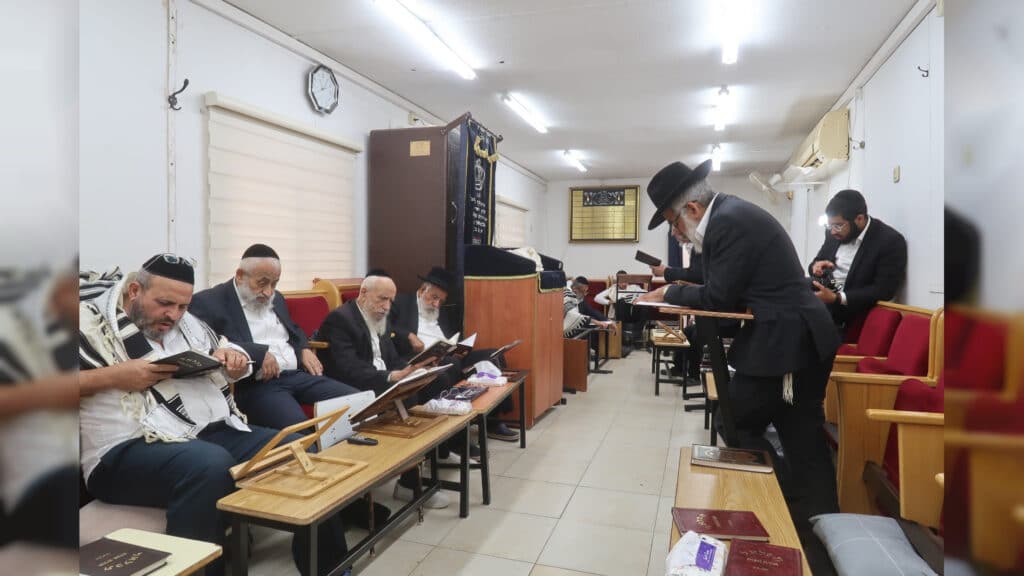 הגאון הרב שלמה מחפוד באמירת הקינות ביום ט' באב