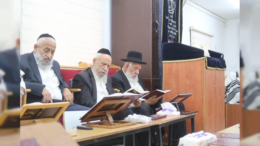 הגאון הרב שלמה מחפוד באמירת הקינות ביום ט' באב