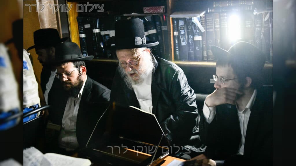 "זקנים משער שבתו": מראות תשעה באב בעולם היהודי