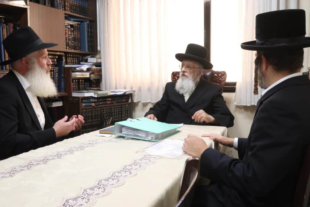 בעקבות גל פעילות מיסיונרית רב היקף רבנים וגדולי תורה מצטרפים לקריאת יד לאחים: להזהיר גדולים על הקטנים במיוחד בימי בין הזמנים